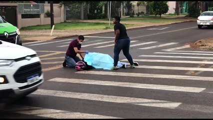 Moto e caminhonete se envolvem em colisão no Bairro Tropical