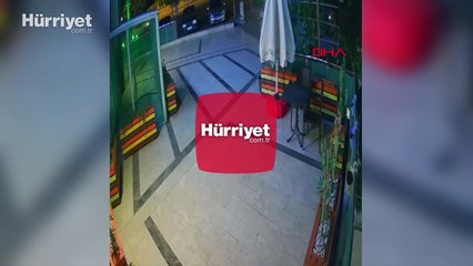 Karabük'te yavru ayı iş merkezine girip, sokaklarda koştu; görenler kaçtı