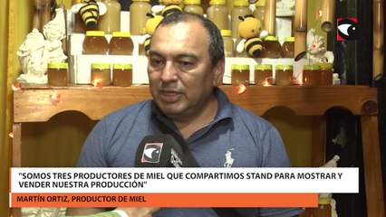 "Somos tres productores de miel que compartimos stand para mostrar y vender nuestra producción"