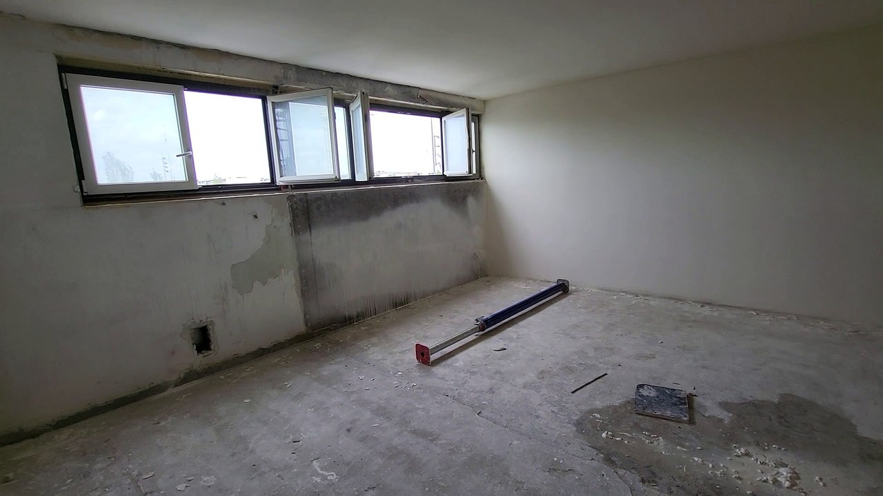 L'un des appartements en travaux du grand chantier de réhabilitation du Cèdre Bleu à Nancy