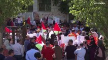 شاهد: وقفة احتجاجية لطواقم الإسعاف في رام الله ضد 