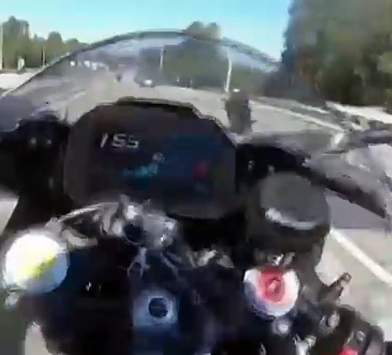 Motociclista filmou-se a 310 km/h na A3