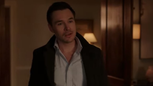 VOICI : Dynastie (Netflix) : une star de la série arrêtée pour violences domestiques