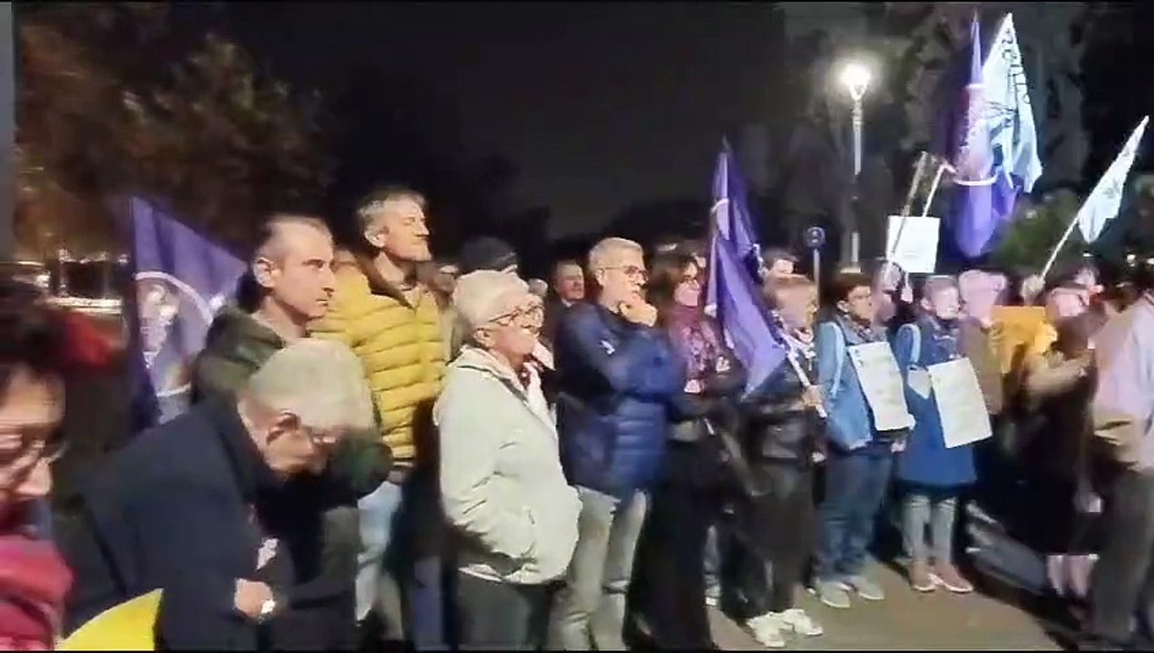 Calolziocorte, il generale Vannacci contestato da ambientalisti,?pacifisti e sindacalisti