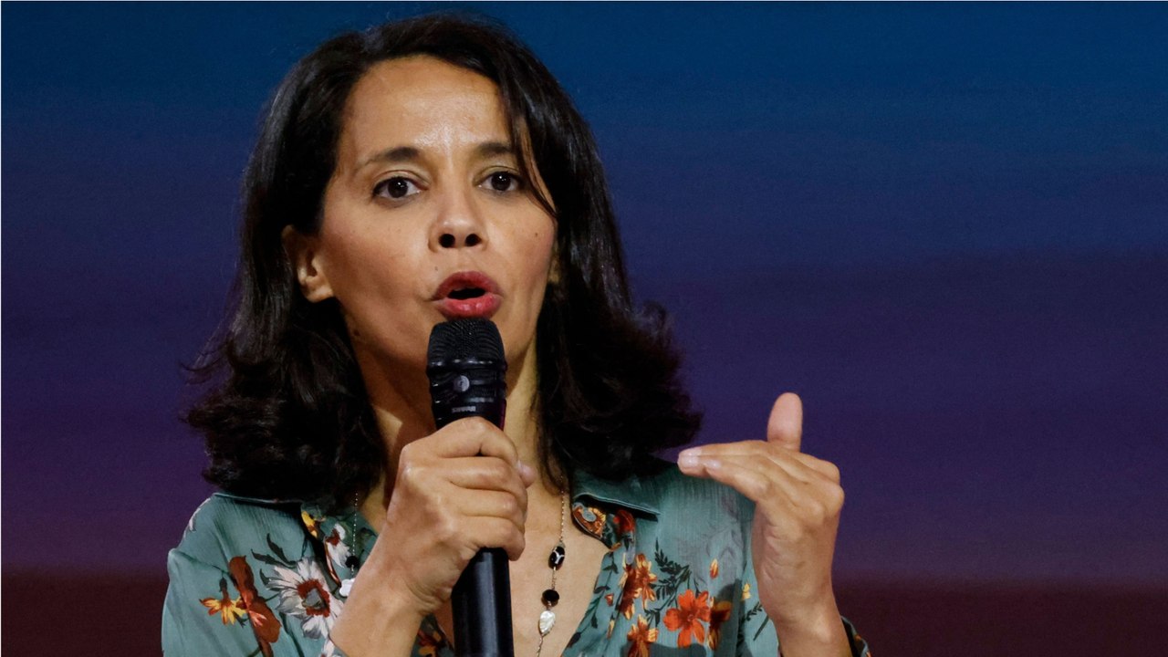 GALA VIDEO - Sophia Aram s’en prend au silence des artistes face au terrorisme : “Allez vous faire foutre”