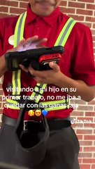 Madre visita a su hijo en su trabajo