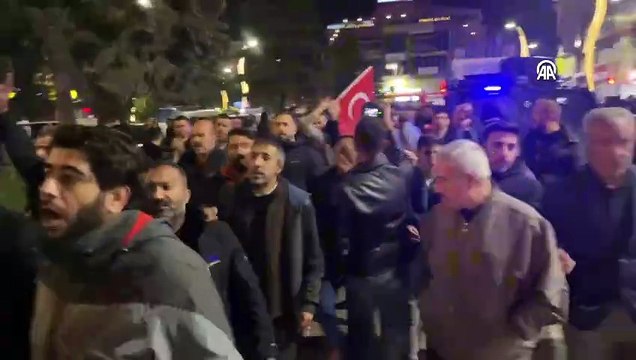 İsrail'in Gazze'deki hastaneye saldırısı Van'da protesto edildi.