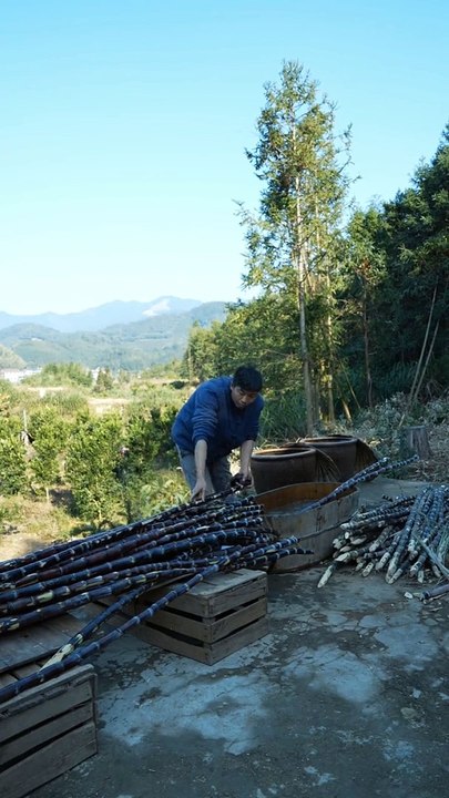 See how to make ancient brown sugar in the traditional way. @抖音小助手