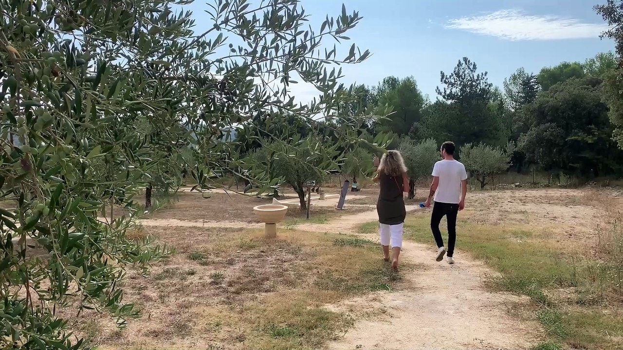 Gare-toi là - L'Oliv Tour, un mini golf à thème à Cabrières