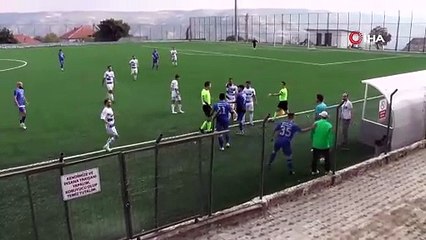 Topu antrenörün yüzüne attı, ortalık karıştı