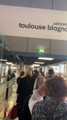 Six aéroports, dont ceux de Lille, Lyon et Toulouse, ont été évacués ce matin après des "menaces d'attentat" - Aucun avion ne décolle des aéroports concernés