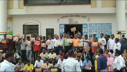 कन्हैया अग्रवाल को रायपुर दक्षिण विस क्षेत्र से टिकट देने की मांग, राजीव भवन में समर्थकों ने किया प्रदर्शन