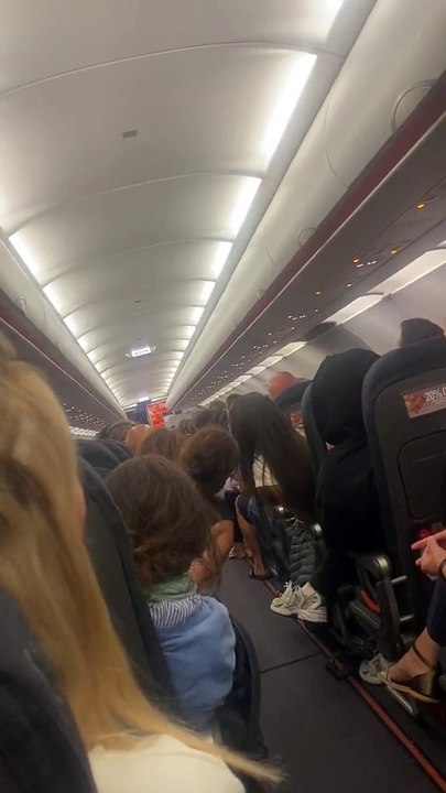 Easyjet cancela un vuelo de Tenerife a Londres porque un pasajero defeca en mitad del suelo del baño
