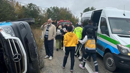 Download Video: Tekirdağ'da yolcu minibüsü devrildi: 16 yaralı