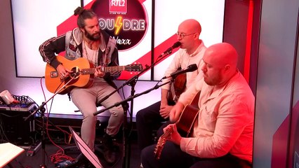 Bombay Bicycle Club et Waxx interprètent "Turn the World On" en live dans Foudre