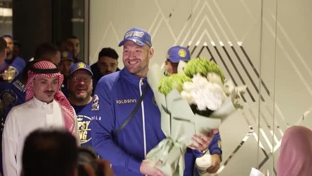 Poids lourds - L'arrivée de Tyson Fury à Riyad sous les flashs des journalistes