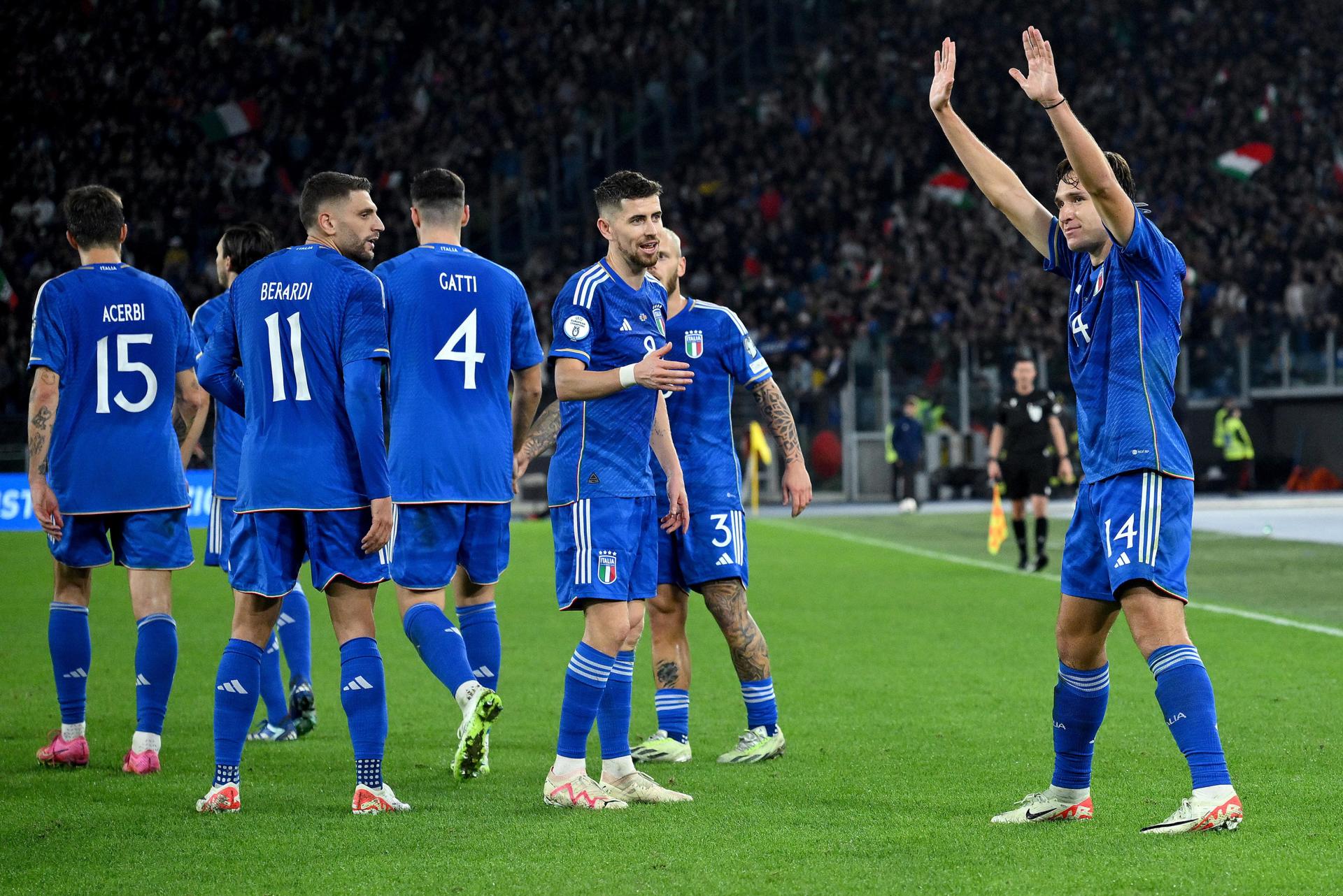'One of the best in the world! - Maguire and Pickford praise 'incredible' Kane