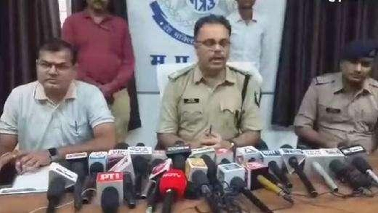 रीवा: फर्जी बैंक कर्मचारी बनकर लोन के नाम पर ठगी करने वाले गिरोह का भंडाफोड़, देखें वीडियो