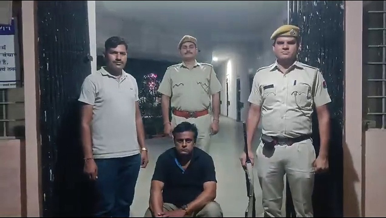 विभिन्न ब्राण्ड के 31 कार्टून में 821.85 किलो विस्फोटक पदार्थ पटाखा जब्त