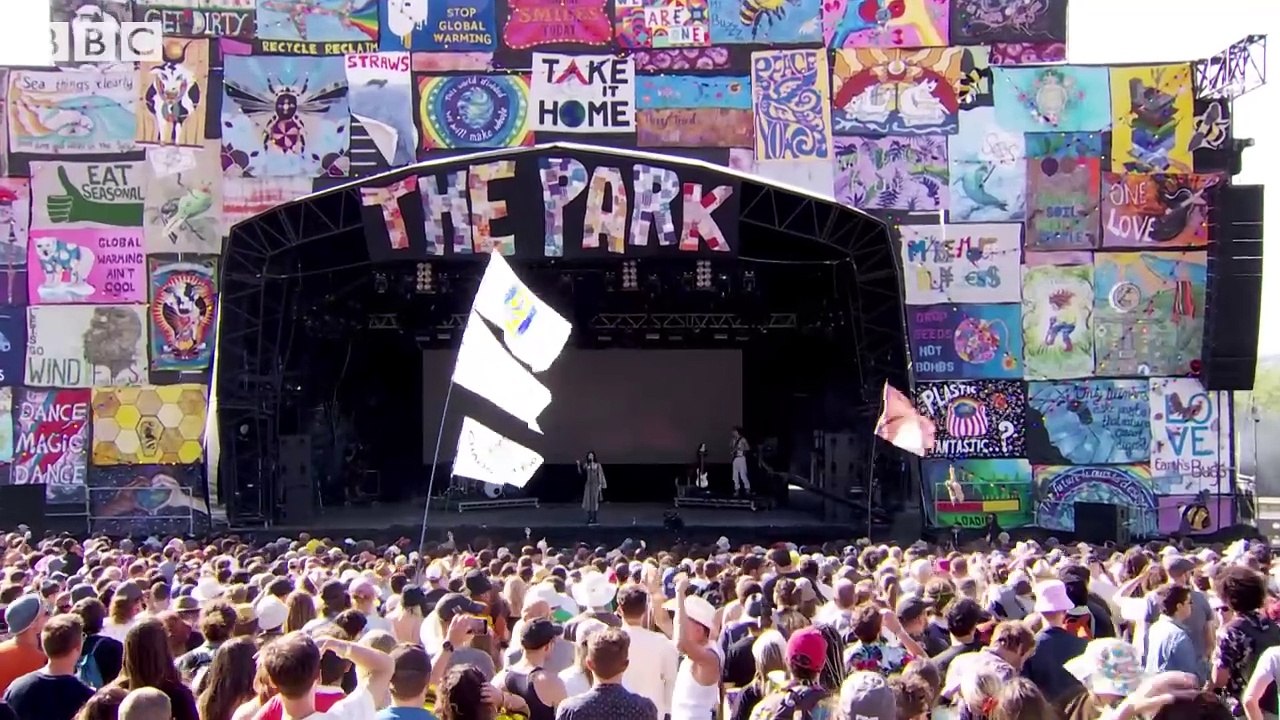 Caroline Polachek - So Hot You're Hurting My Feelings (Live)