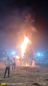 मेरठ में राम-रावण के बीच भीषण युद्ध के बीच रावण दहन