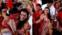 Rani Mukherji Sindoor Khela 2023 FULL VIDEO, Dance करते Maa Durga Visarjan | Boldsky