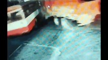 बस और ट्रक की जोरदार टक्कर का Live Video आया सामने, ट्रक के नीचे आने से ड्राइवर की दर्दनाक मौत