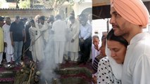 Bishan Singh Bedi Antim Sanskar में बहू Neha Dhupia ने निभाई Last Rites,नम आंखों अंतिम संस्कार...|