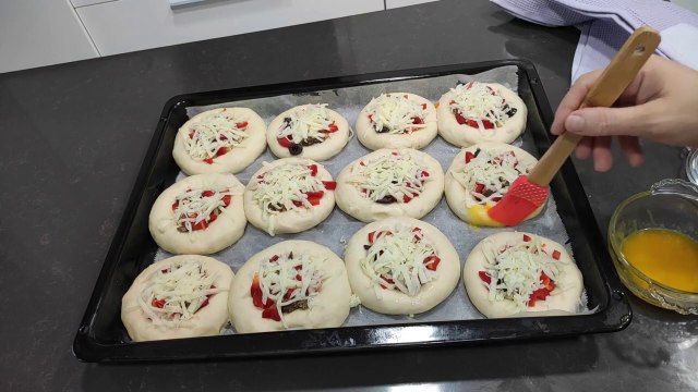 ABARTMIYORUM❗ O Kadar Lezzetli Oldu Ki☑️ Daha Güzelini Yemedim Minik Pizza poğaça-Kahvaltılık Tarif