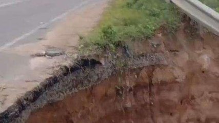 ములుగు: జంపన్న వాగు వంతెన సమీపంలో పొంచి ఉన్న ప్రమాదం