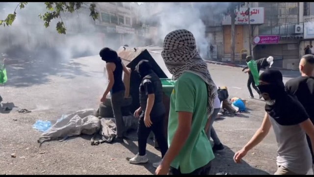 Scontri tra manifestanti palestinesi e forze israeliane a Hebron