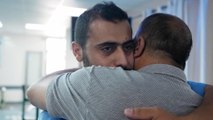 أفراد الطواقم الطبية في غزة يعانون من ضغط العمل والتعامل مع القصف الإسرائيلي الذي يصيب عائلاتهم