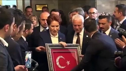 Meral Akşener a réprimandé le journaliste qui a posé la question ＂Sinan Aygün： À partir de maintenant, je demanderai ＂Autorisez-vous？＂ pour chaque personne que je rencontre ?