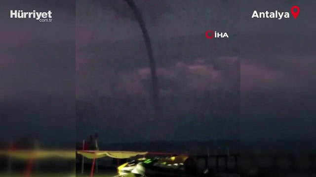 Antalya'da denizde oluşan hortum karaya çıkmadan kayboldu
