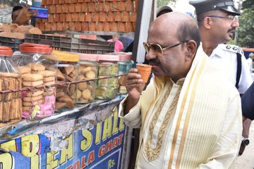 মাটির ভাঁড়ে চা, শ্রীভূমির মণ্ডপে দুর্গা দর্শন, তবে কি রাজ্যের সঙ্গে সংঘাত মেটাচ্ছেন রাজ্যপাল?