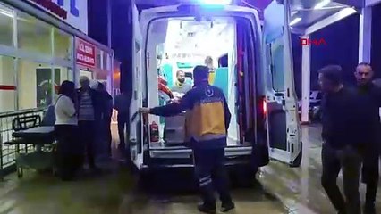 Adana'da kafa kafaya çarpışan otomobillerde 7 kişi yaralandı