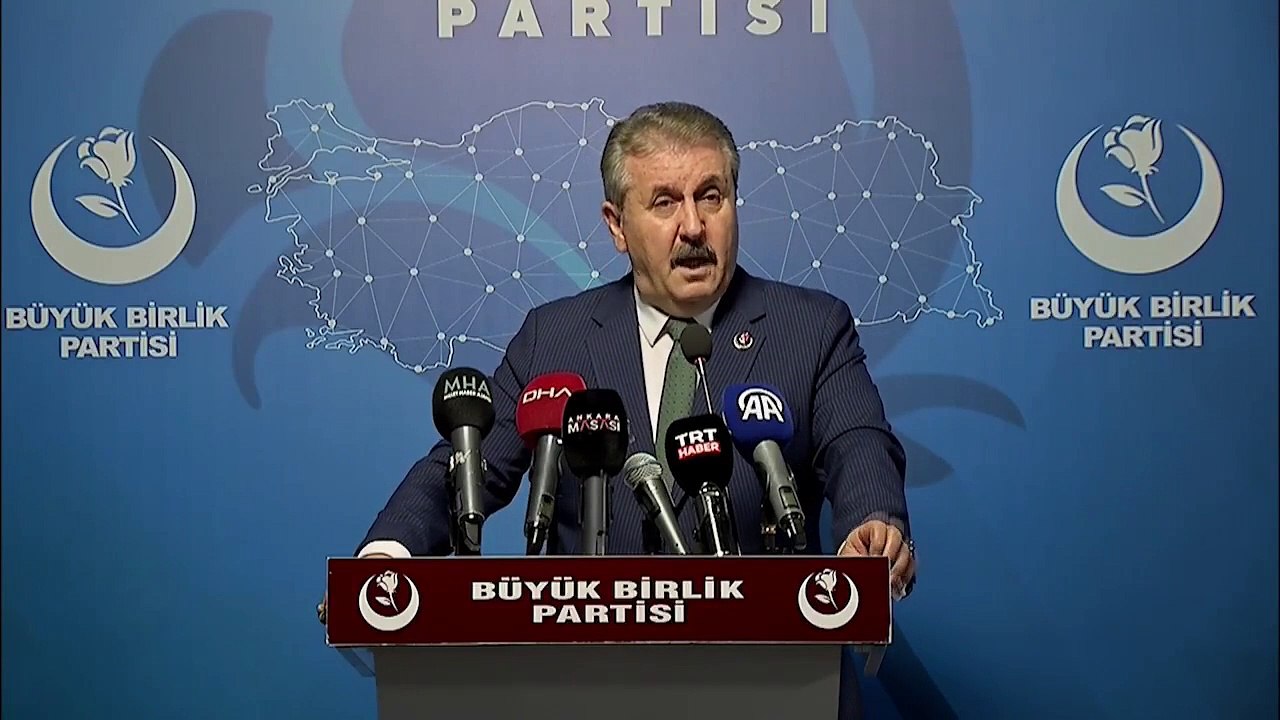 BBP Genel Başkanı Destici'den ABD'li bakanla şakalaşan Filistin Devlet Başkanı Abbas'a sert tepki: O koltukta bir saniye oturmamalı