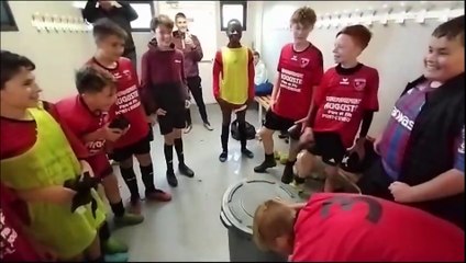 DANS LE VESTIAIRE DES U15 A 8