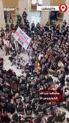 مشاهد من اقتحام المتظاهرين لمبنى الكونجرس الأمريكي دعماً لفلسطين
