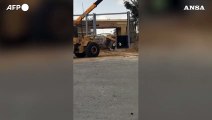 Egitto: operai riparano valico di Rafah, al confine con la Striscia di Gaza