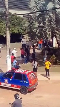 Alunos e servidores são socorridos após passarem mal dentro de escola em MG