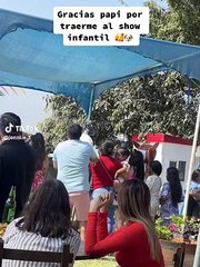 Perrito fue llevado por su dueño a fiesta infantil