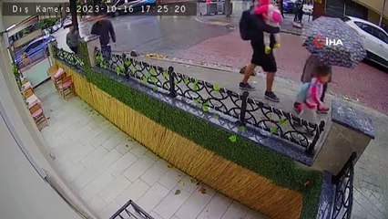 Avcılar'da cep telefonu hırsızlığı kamerada