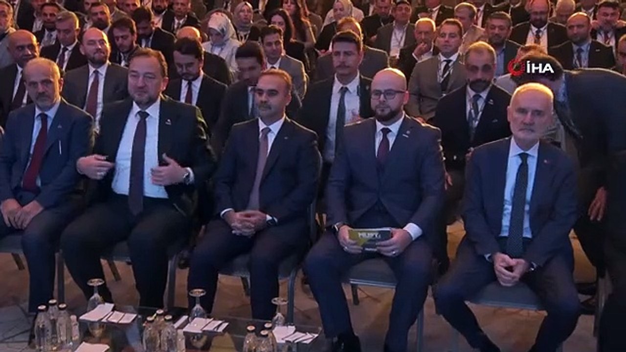 Bakan Kacır: "İsrail bir kez daha insanlık ve savaş suçu işledi"