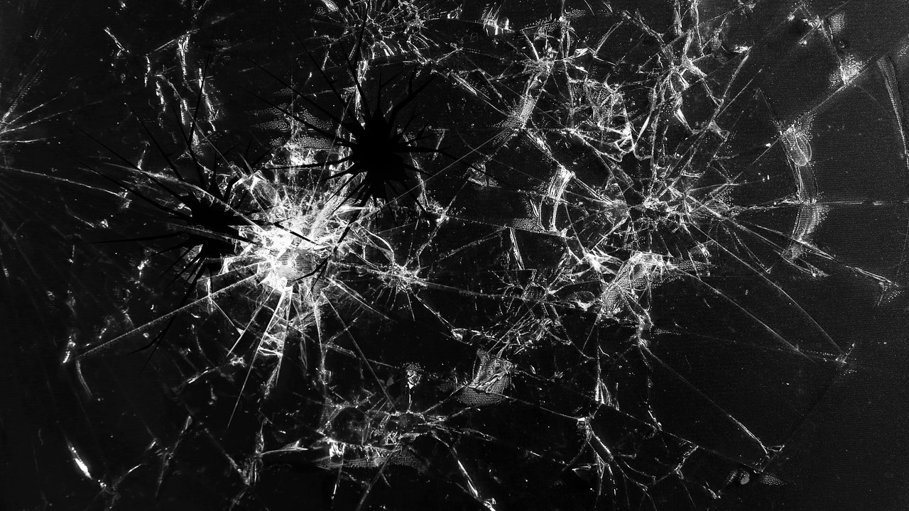 Impress Your Friends with a Realistic 4K Broken TV Screen Effect