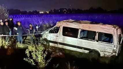 Yolcu minibüsü şarampole yuvarlandı