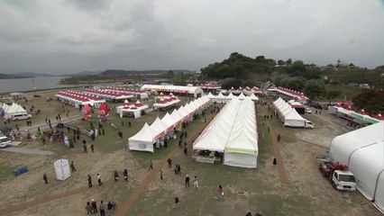 [날씨] 전국 요란한 가을비...논산 강경젓갈축제 '북적' / YTN