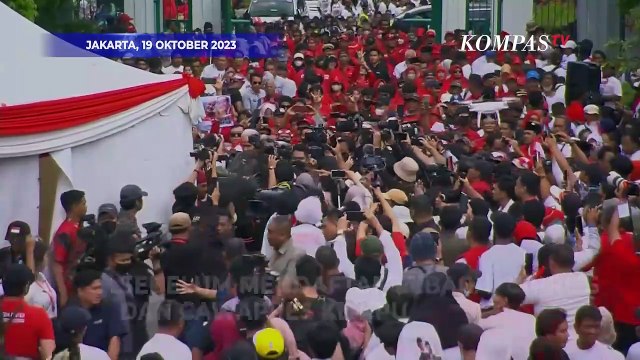 Jelang Daftar Capres-Cawapres, Ganjar-Mahfud Tiba di Tugu Proklamasi