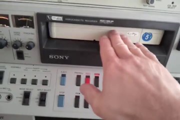 Sony  U-Matic VO 5850P - Sony TBC BVT 810P - BTS Sync pulse generator  LDK 4220