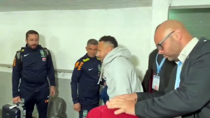 Peut-être qu'il a clôturé la saison ! Neymar, blessé lors du match contre l'Uruguay, va être opéré